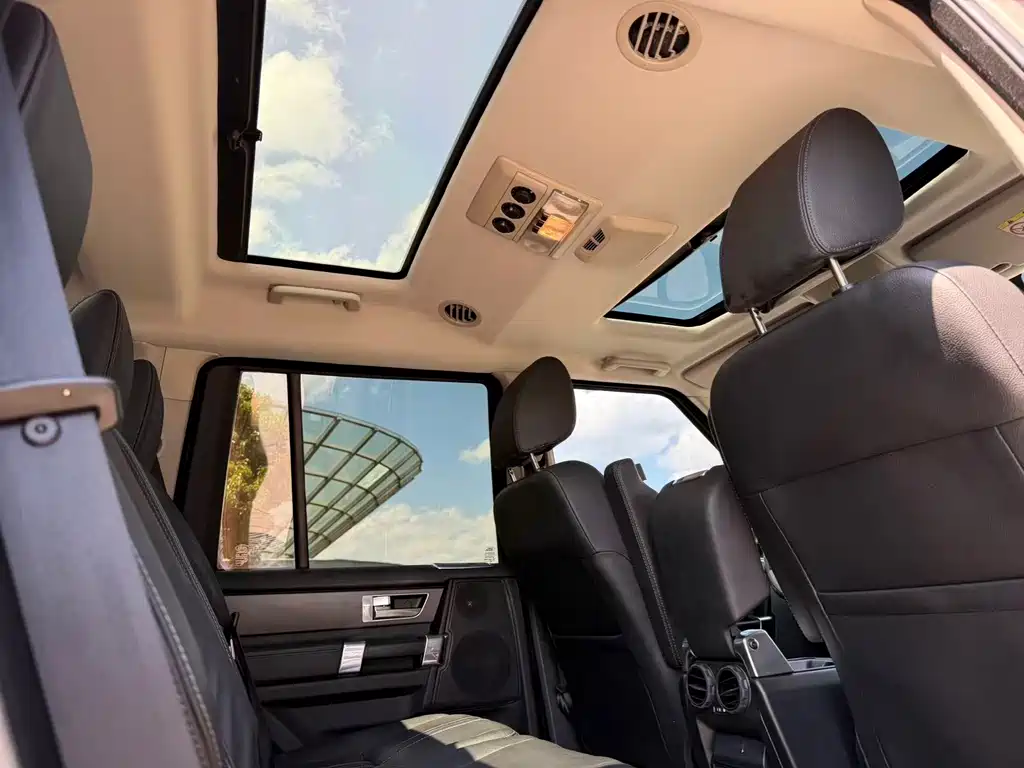Land Rover Discovery 2016 — фото 15