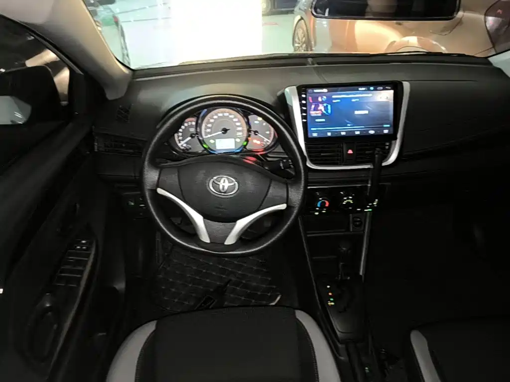 Toyota Yaris L 2020 — фото 11