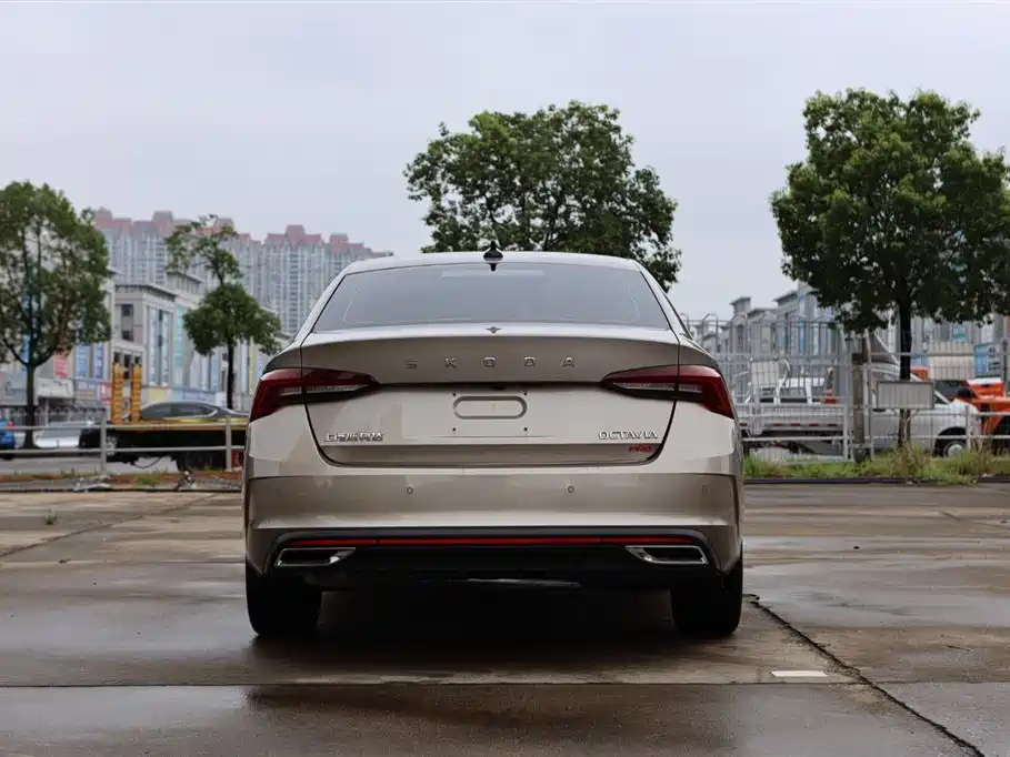 Skoda Octavia 2022 — фото 12