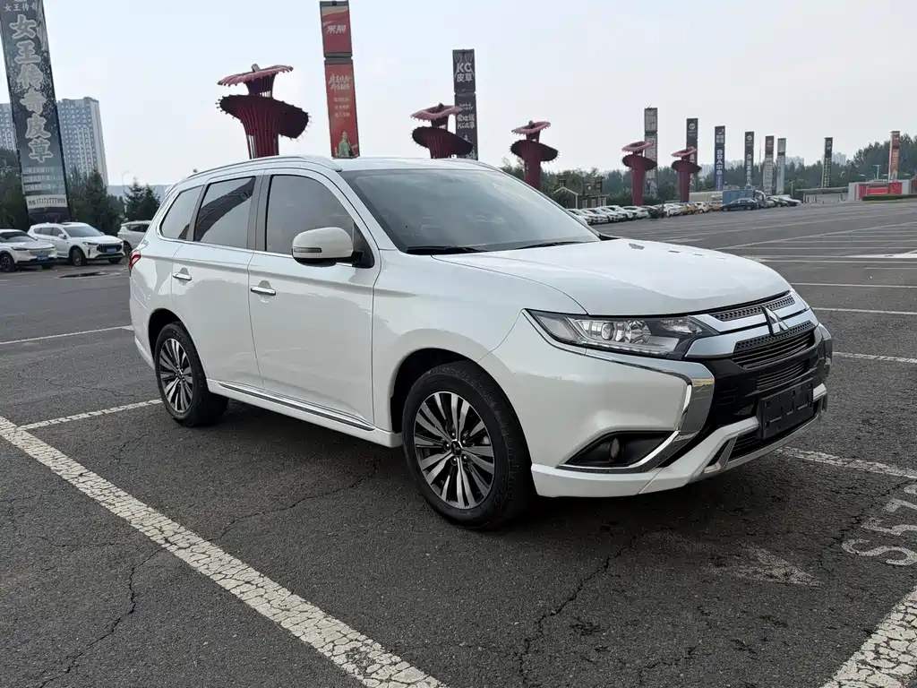 Mitsubishi Outlander 2022