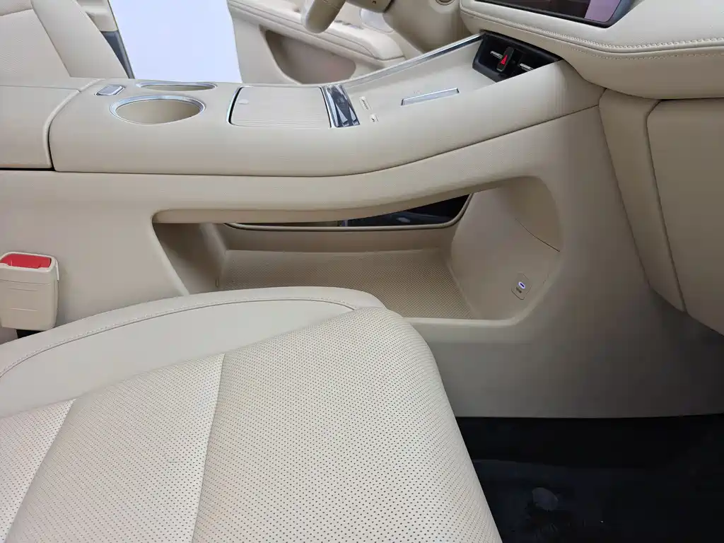 AITO M5 2025 — фото 19