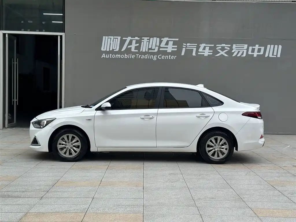 Hyundai Elantra 2020 — фото 18