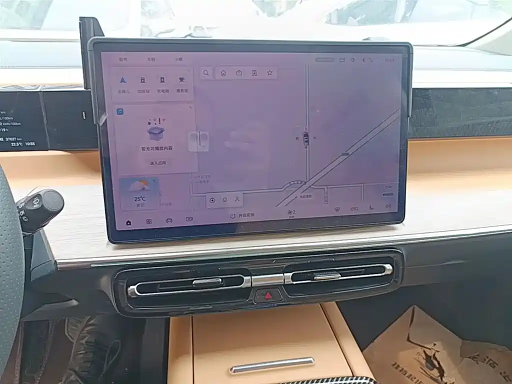 GAC Motor E8 Hybrid 2024 — фото 13