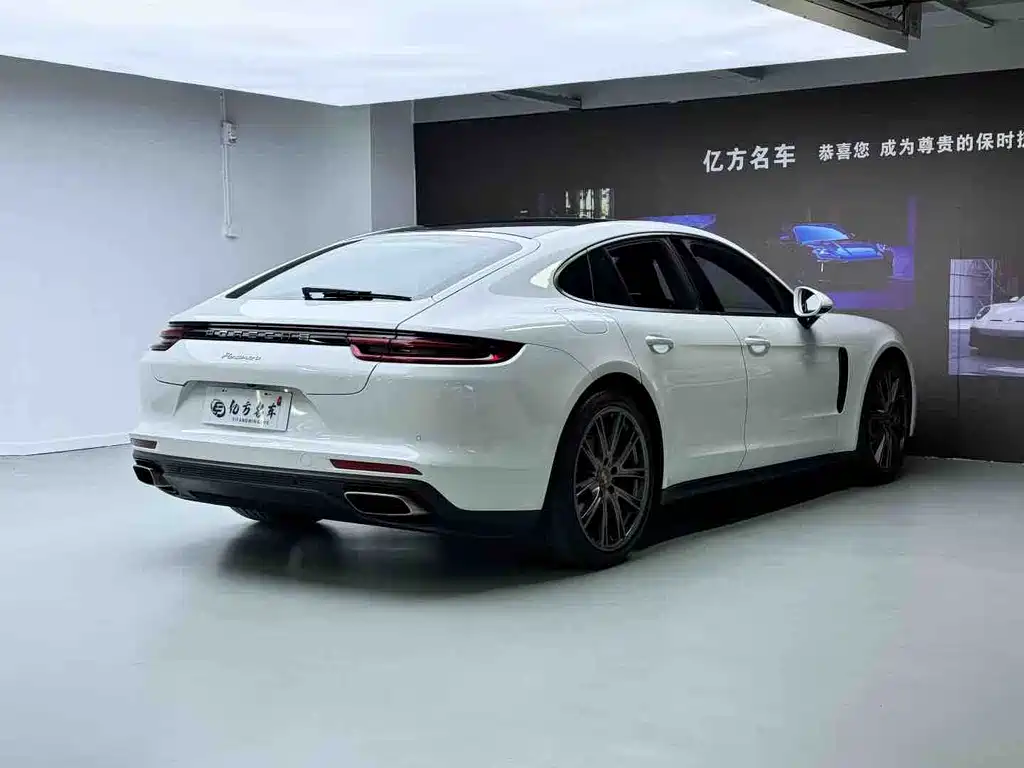 Porsche Panamera 2018 — фото 14