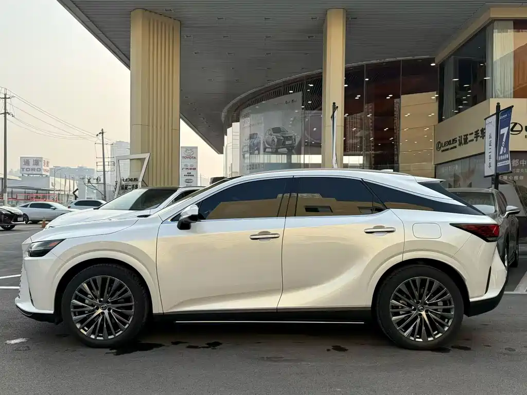 Lexus RX 2023