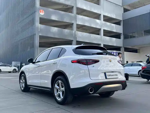 Alfa Romeo Stelvio 2017