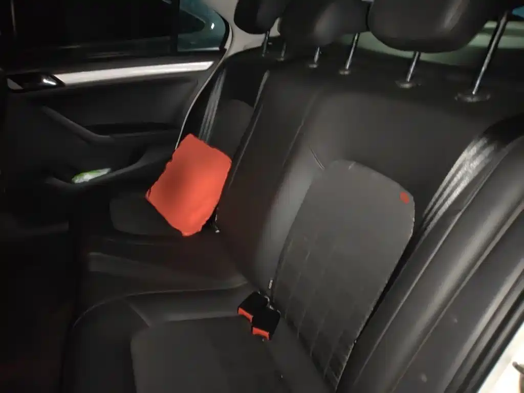 Volkswagen Jetta 2018 — фото 15