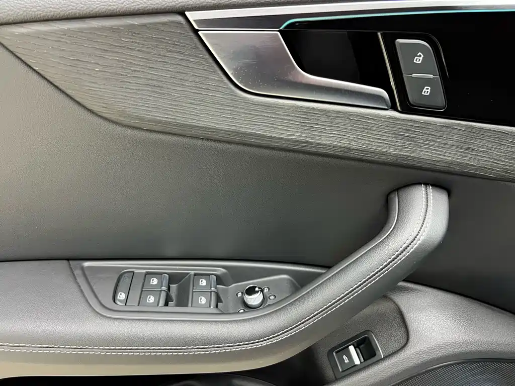 Audi A4L 2023 — фото 19