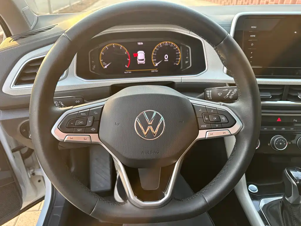Volkswagen T-Roc 2023 — фото 16