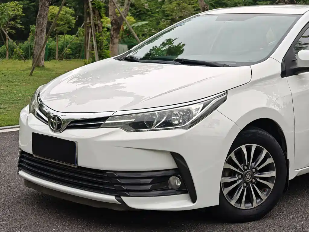 Toyota Corolla 2018 — фото 2