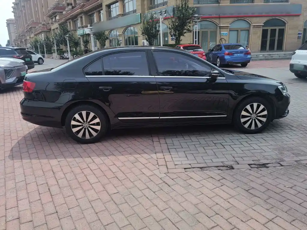 Volkswagen Sagitar 2018