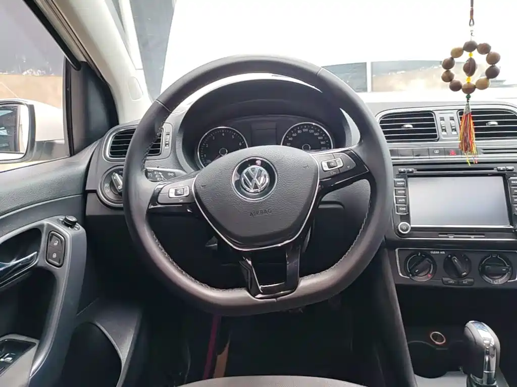 Volkswagen Polo 2016 — фото 11