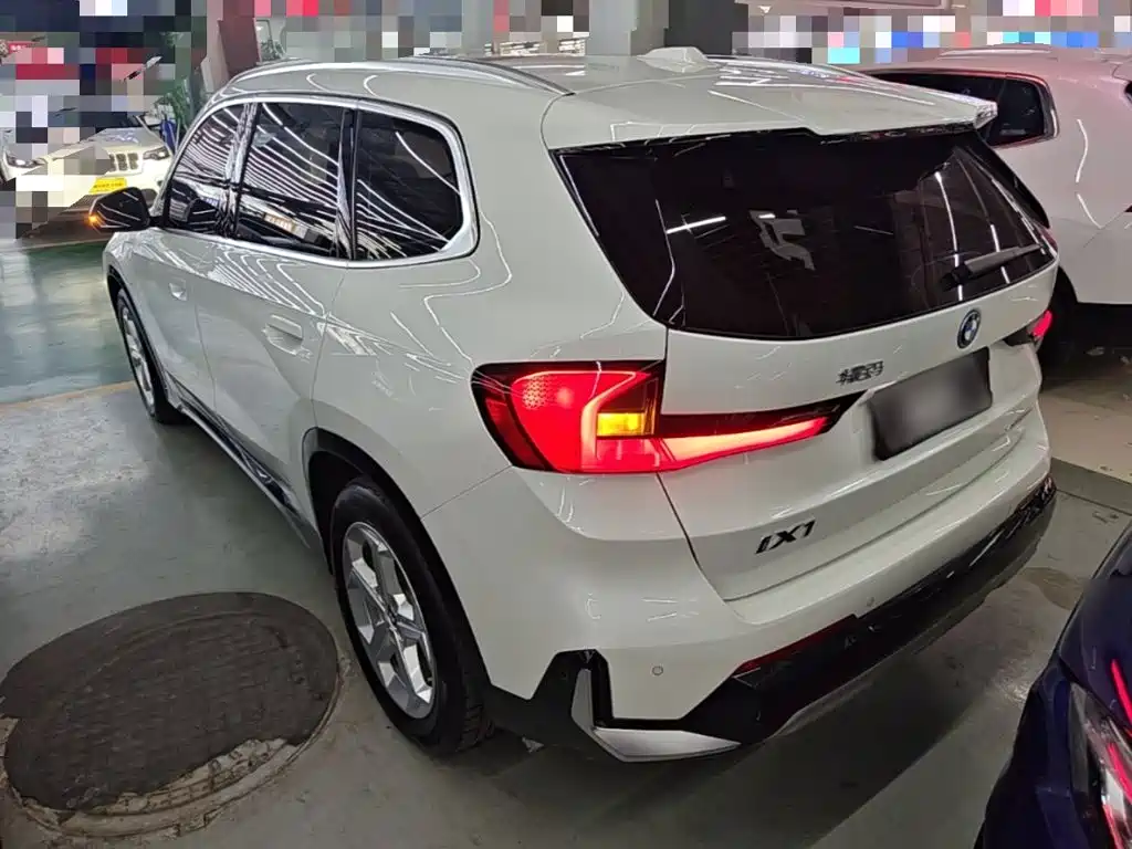 BMW iX1 2024