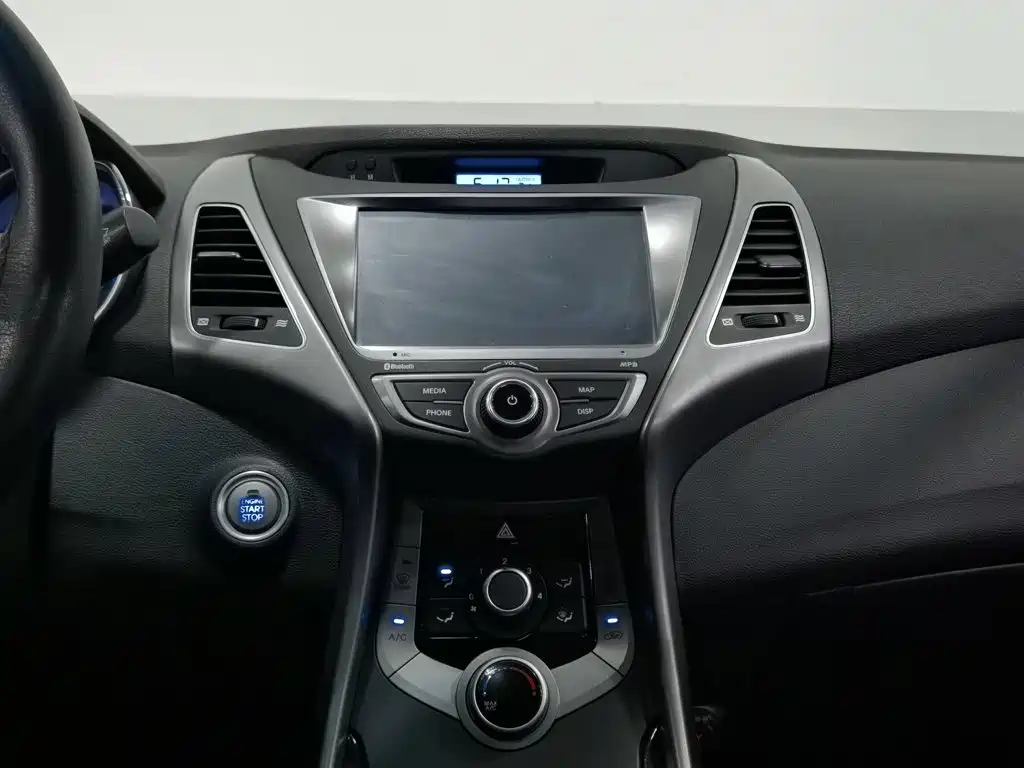 Hyundai Elantra Langdong 2015 — фото 12