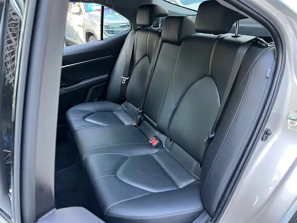 Toyota Camry 2019 — фото 13
