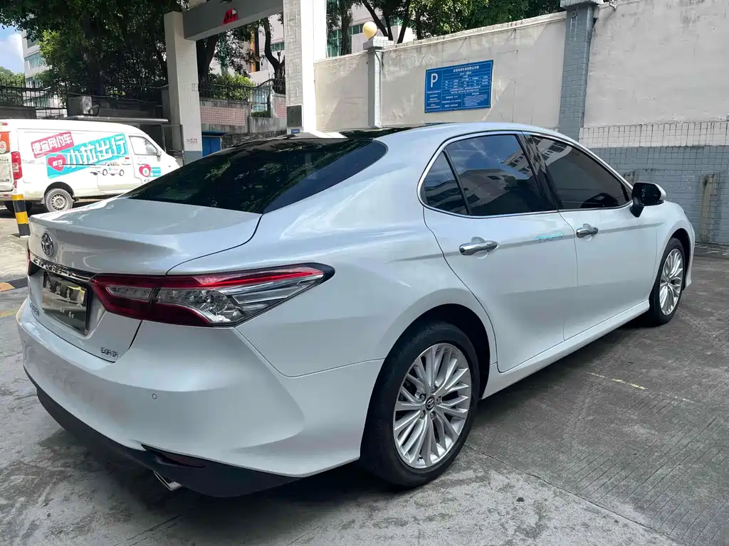 Toyota Camry 2021 — фото 10