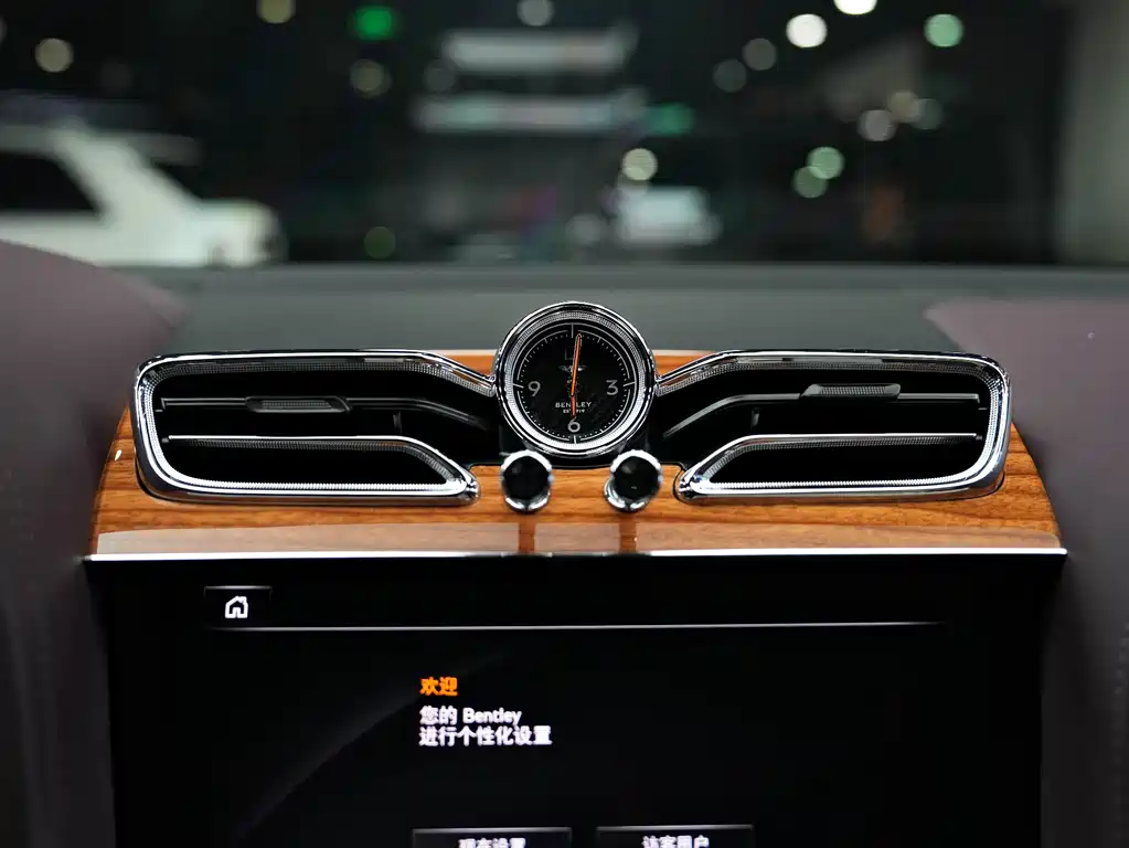 Bentley Bentayga 2023 — фото 14
