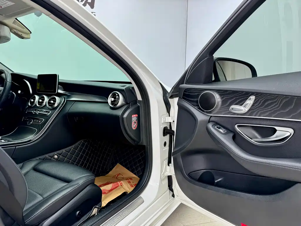 Mercedes-Benz C-Class 2018 — фото 13