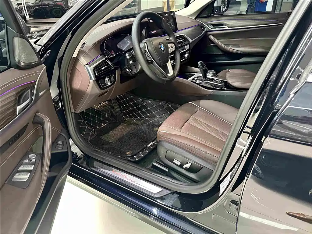 BMW 5 Series 2024 — фото 11