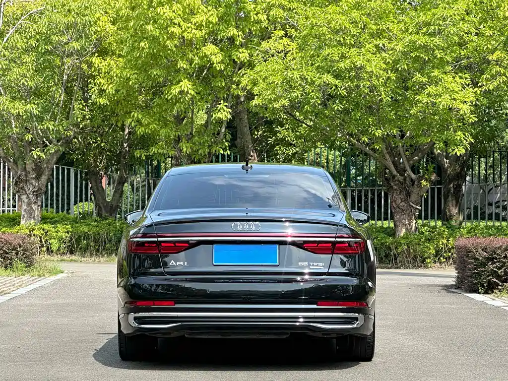 Audi A8 2022 — фото 5