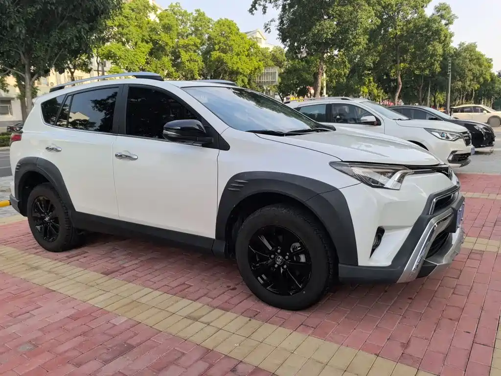 Toyota RAV4 2019 — фото 11