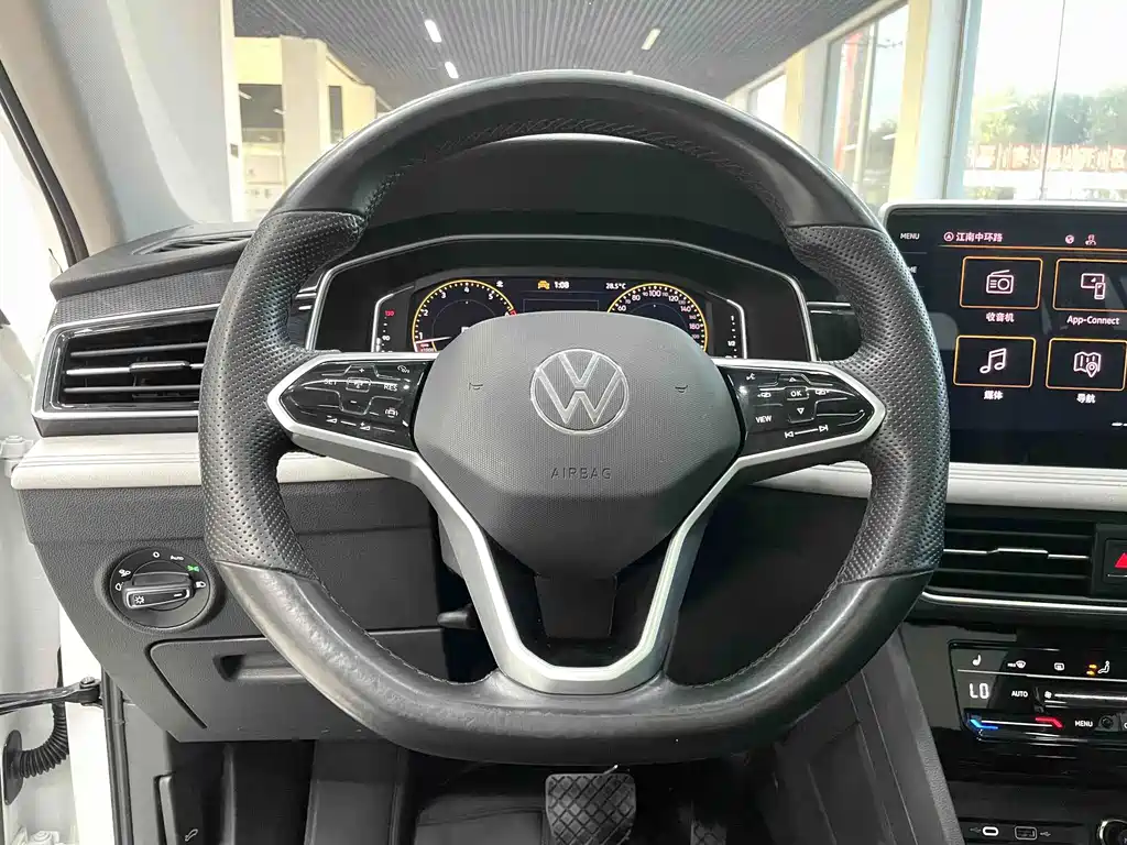 Volkswagen Tiguan L 2022 — фото 8