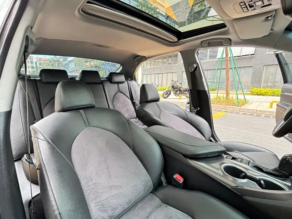 Toyota Camry 2022 — фото 14