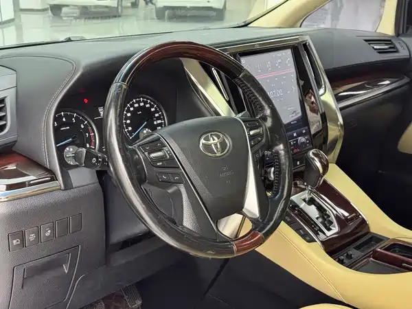 Toyota Alphard 2015
