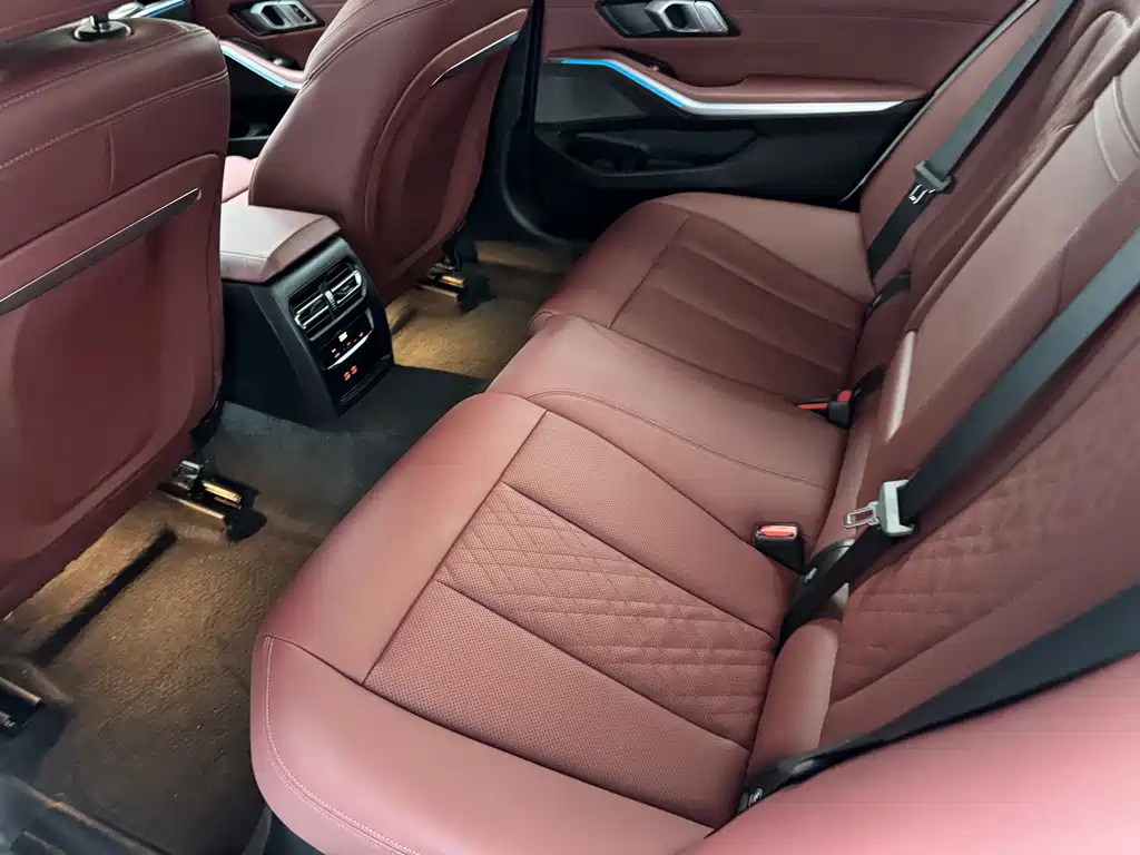 BMW 3 Series 2023 — фото 10