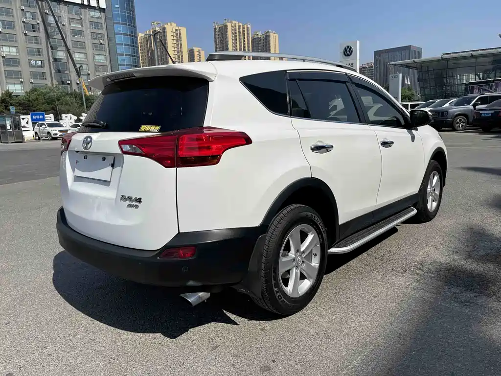 Toyota RAV4 2014 — фото 9