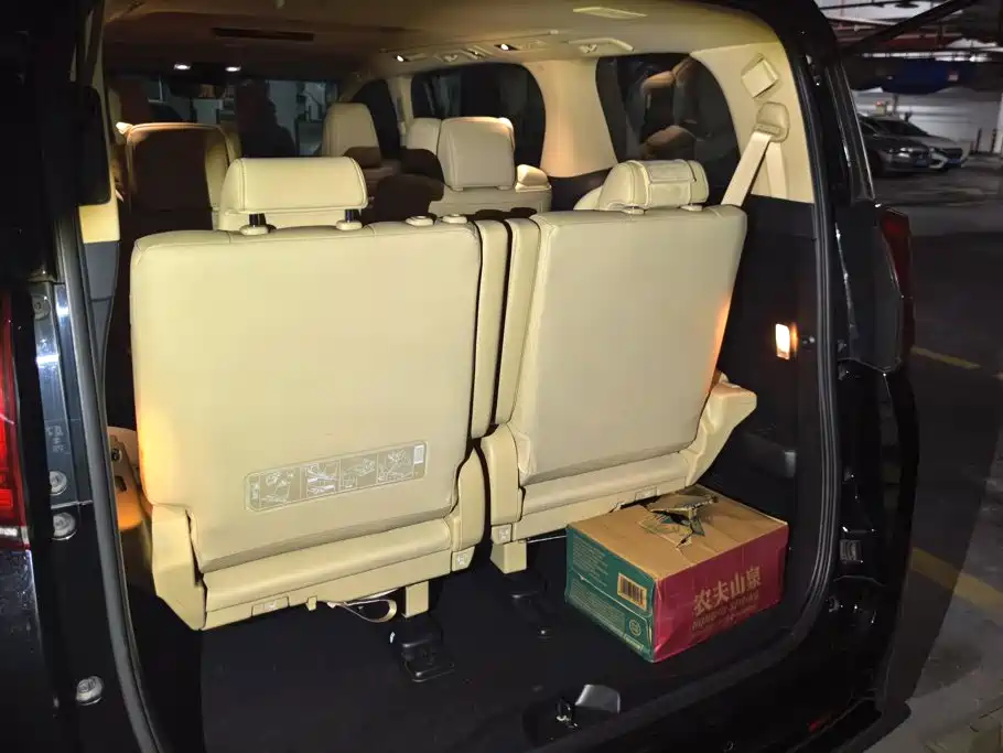 Toyota Alphard 2023 — фото 4