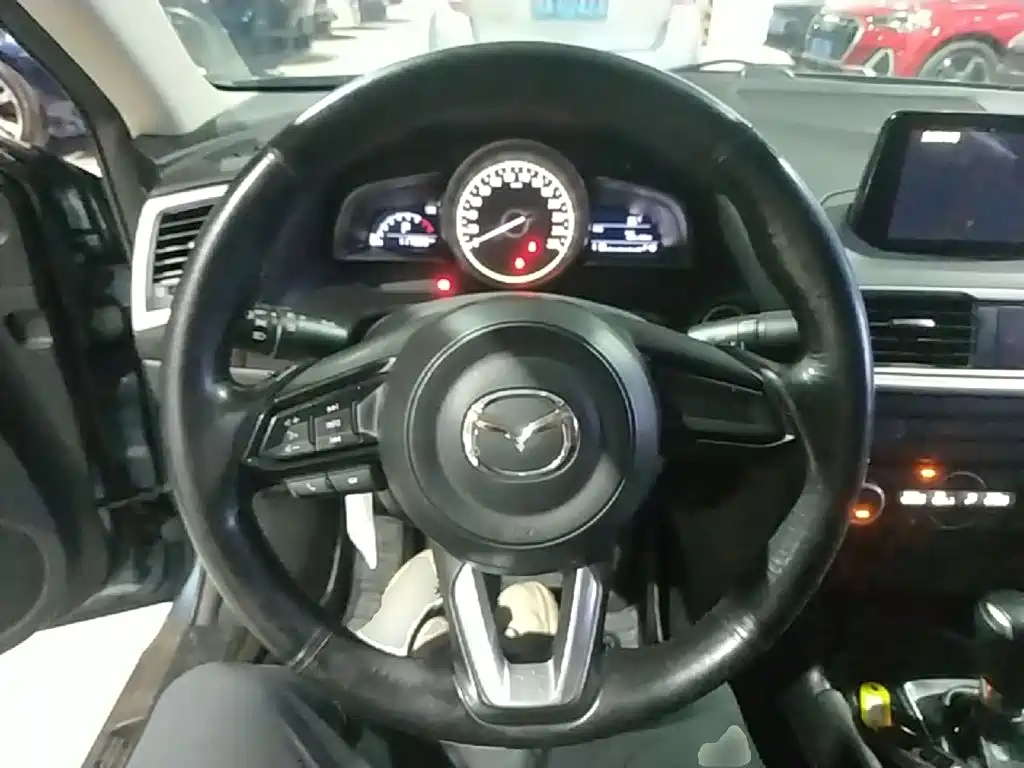 Mazda 3 Axela 2017 — фото 11