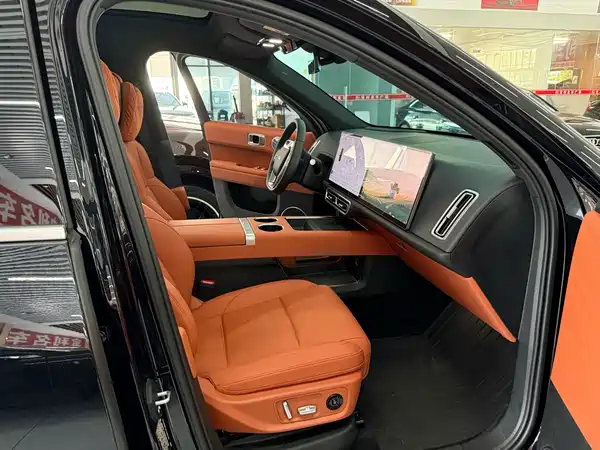 Li Auto L6 2025