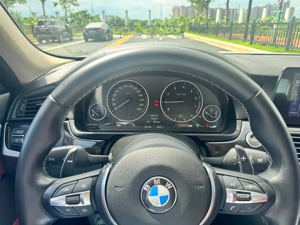 BMW 5 Series 2012 — фото 8