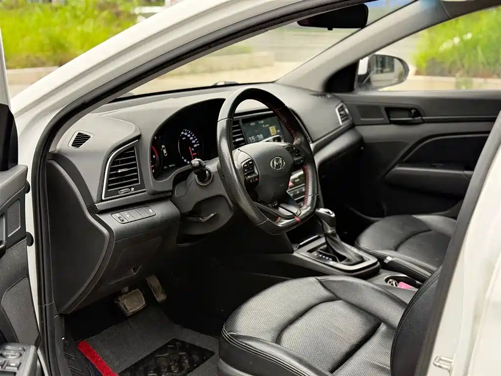 Hyundai Elantra 2019 — фото 6