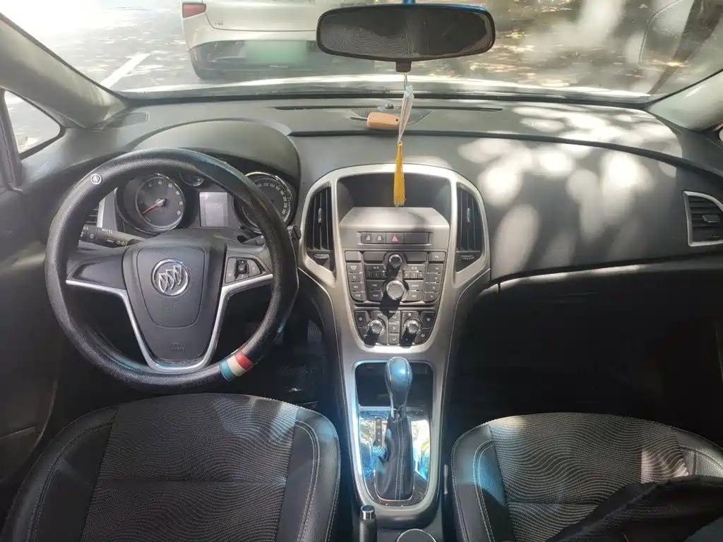 Buick Excelle 2015 — фото 13