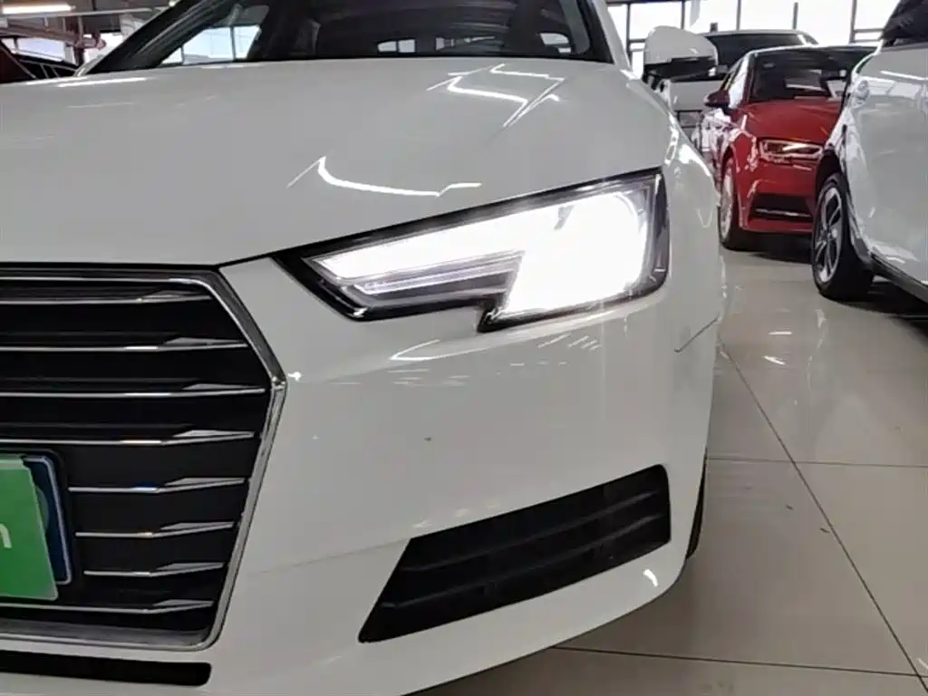 Audi A4L 2017 — фото 24