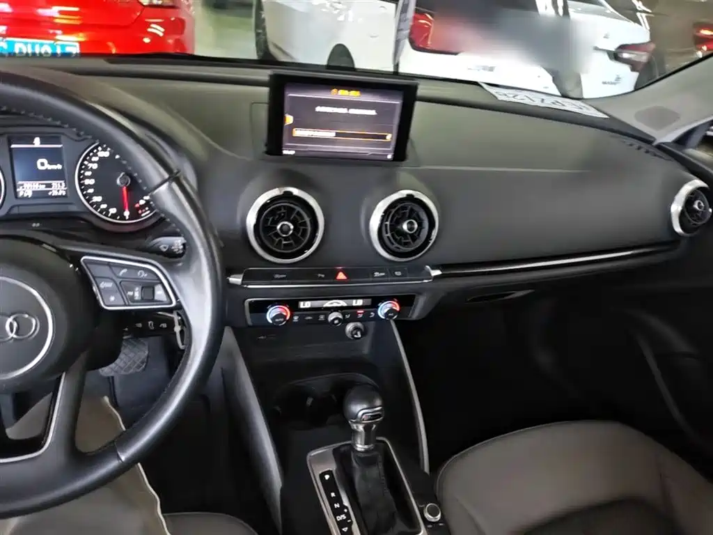 Audi A3 2019 — фото 10