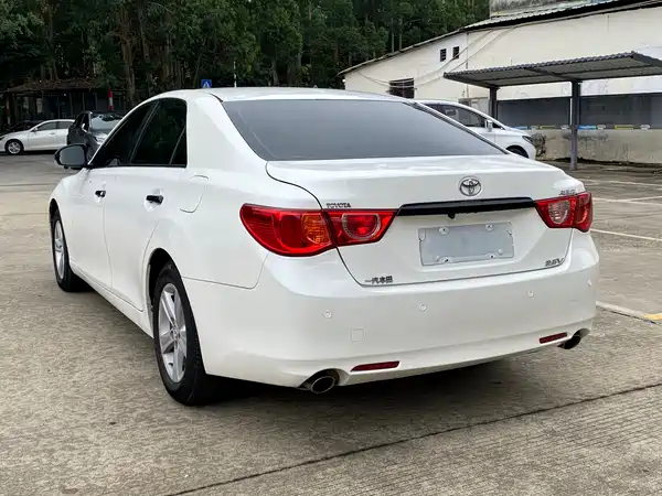Toyota Reiz 2010
