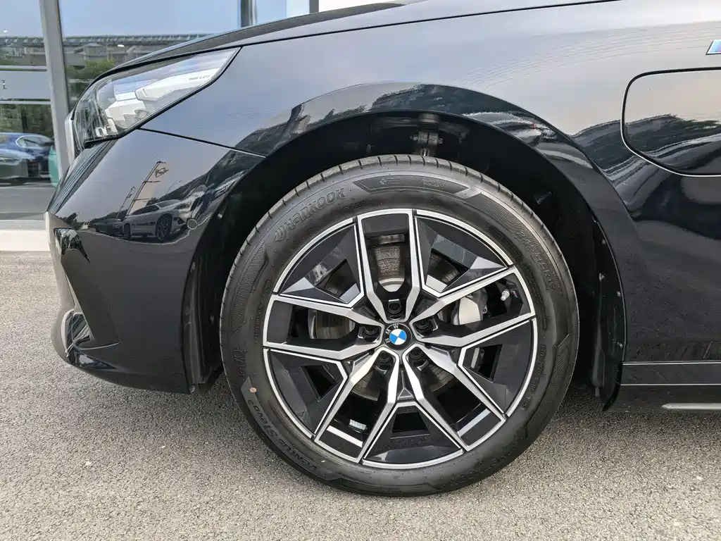 BMW i5 2025