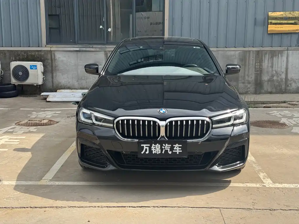 BMW 5 Series 2021 — фото 1