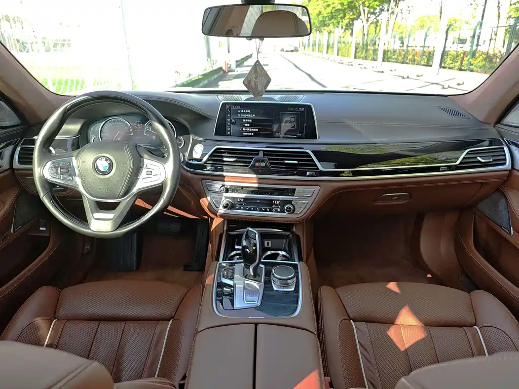 BMW 7 Series 2016 — фото 22