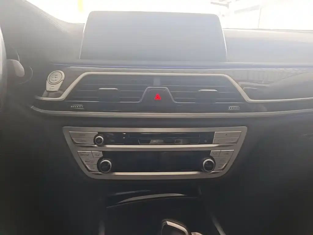 BMW 7 Series 2019 — фото 13