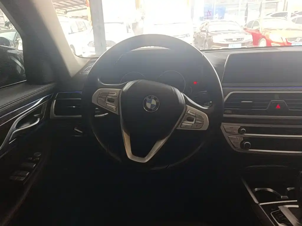 BMW 7 Series 2019 — фото 11