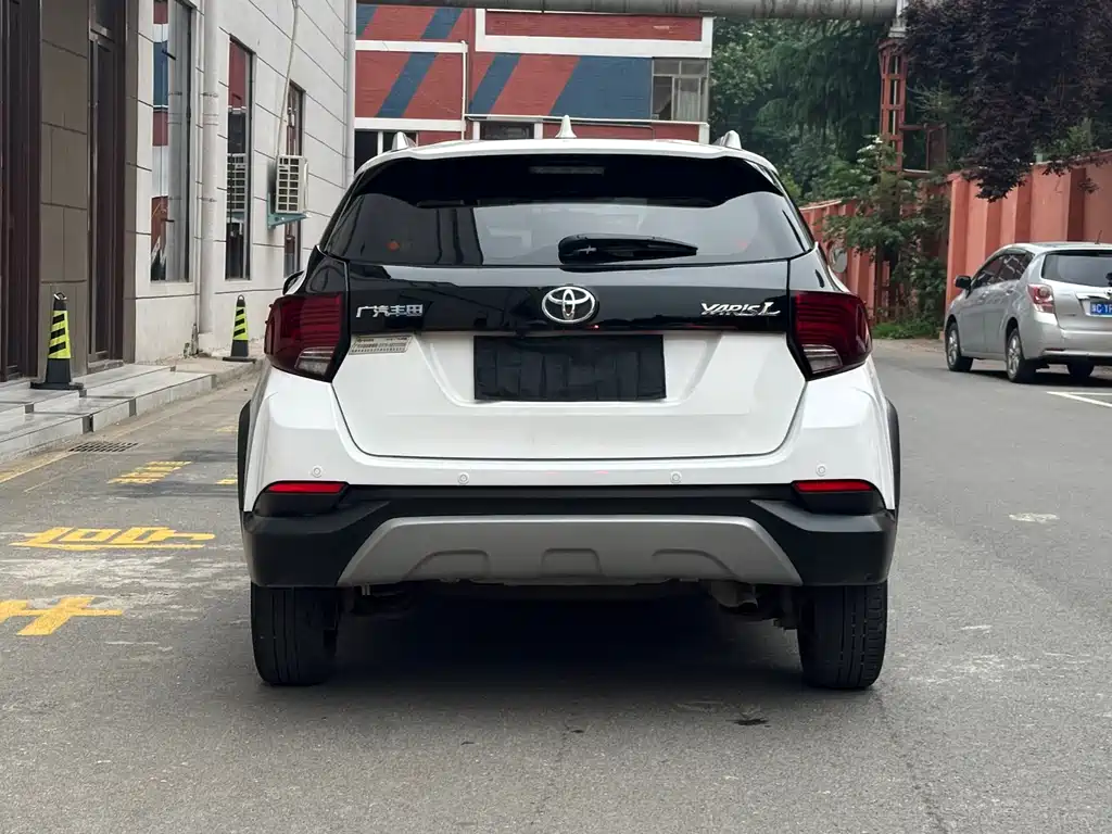 Toyota Yaris L 2022 — фото 5