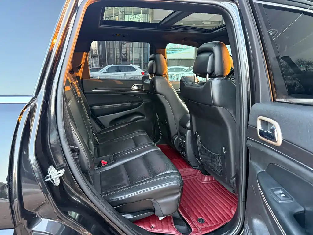 Jeep Grand Cherokee 2014 — фото 13