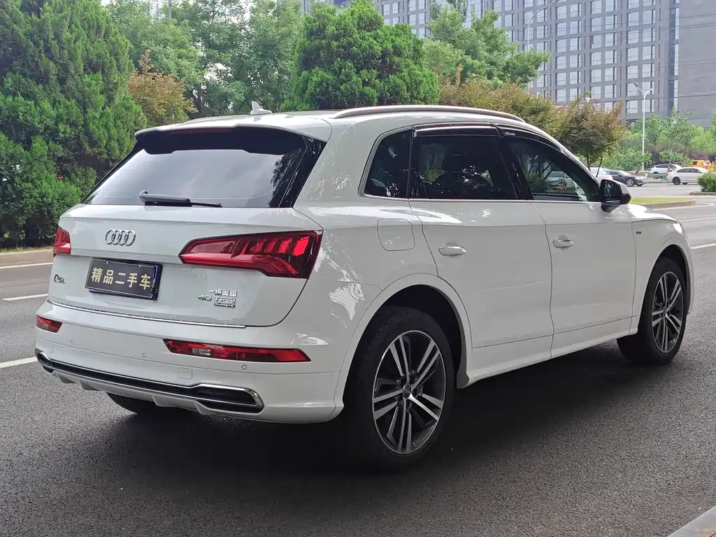Audi Q5L 2020 — фото 23