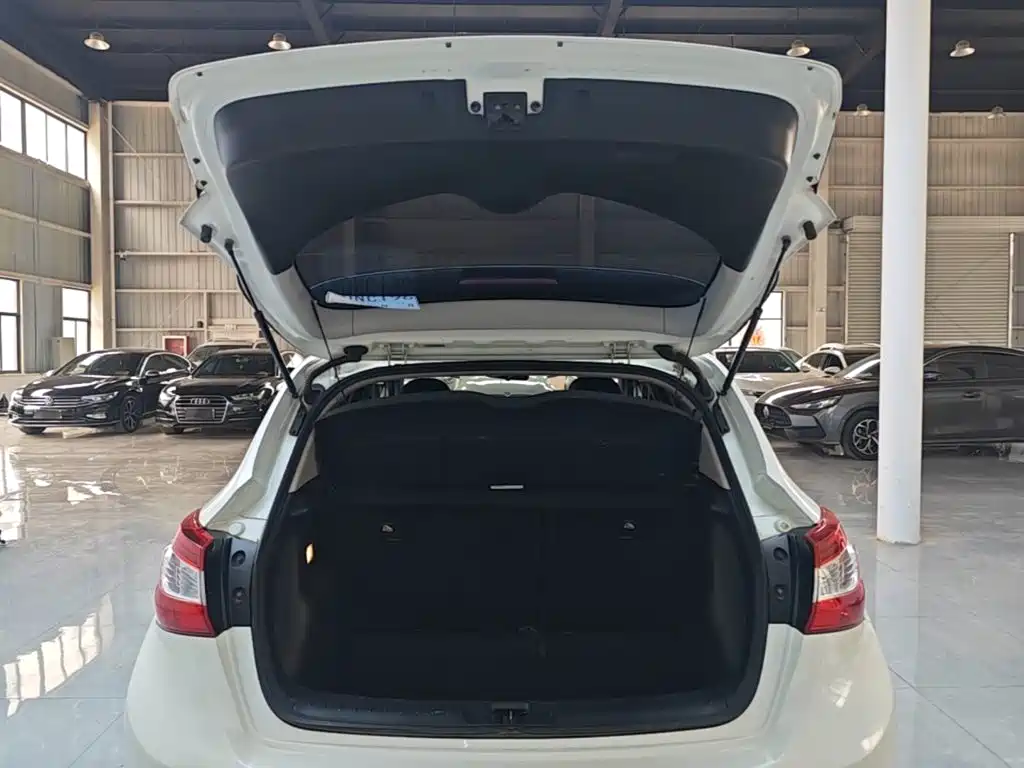 Nissan Tiida 2019 — фото 19