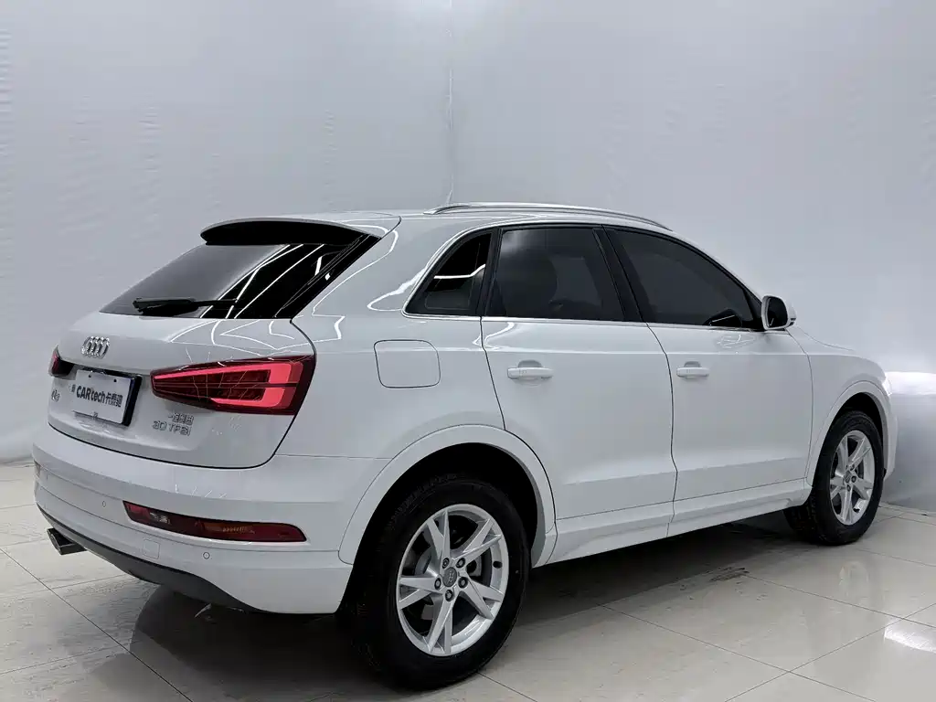 Audi Q3 2018 — фото 15