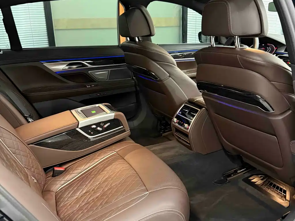 BMW 7 Series 2022 — фото 10